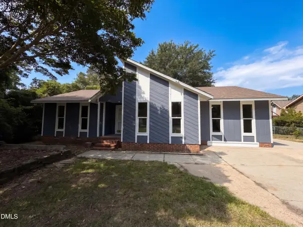 909 Axis Circle, Hope Mills, NC 28348