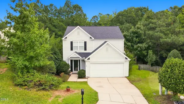 105 Thornton Green Place, Holly Springs, NC 27540