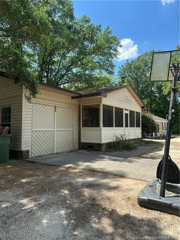 109 W Chestnut Street, Maxton, NC 28364 - #1