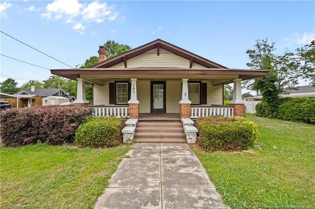 203 E Clinton Street, Roseboro, NC 28382 - #1