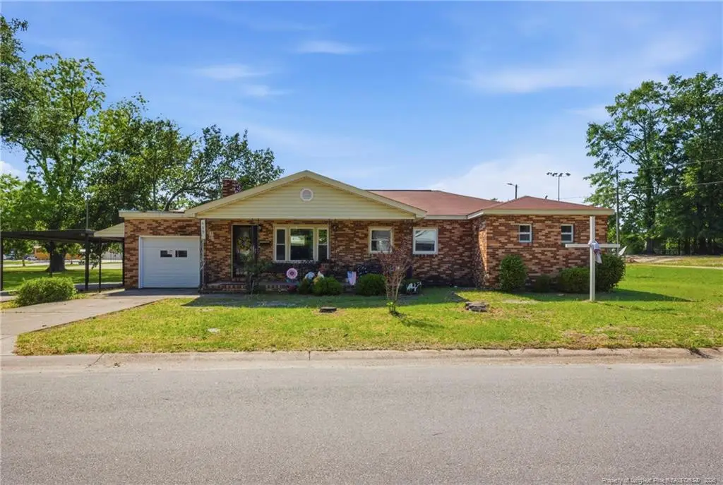 409 N 4th Street, Saint Pauls, NC 28384 - #1