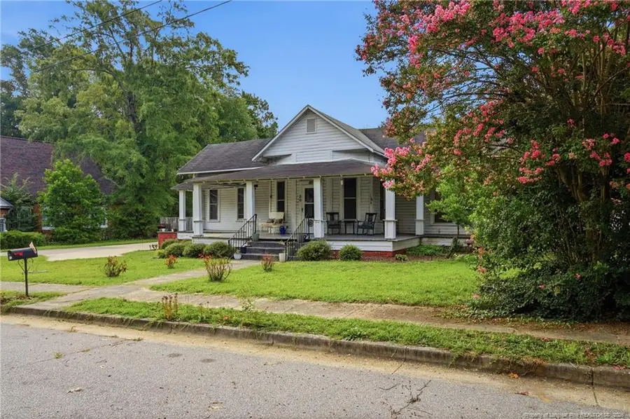 206 E 2nd Avenue, Red Springs, NC 28377 - #2