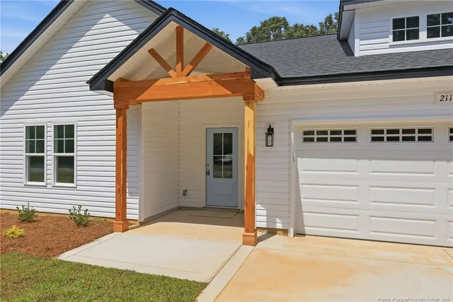 211 E 7th Avenue, Raeford, NC 28376 - #2