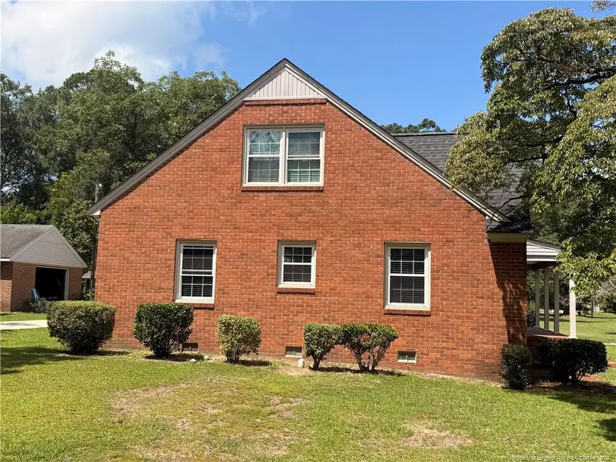 516 E 2nd Avenue, Red Springs, NC 28377 - #3