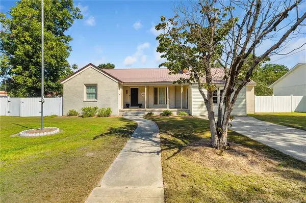 410 W Mclean Street, St. Pauls, NC 28384