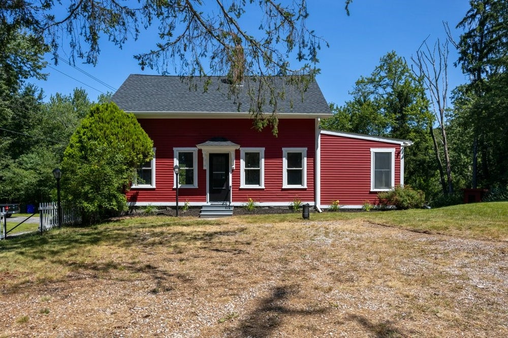 39 Laurel Street, Hopkinton, RI 02804 ERA