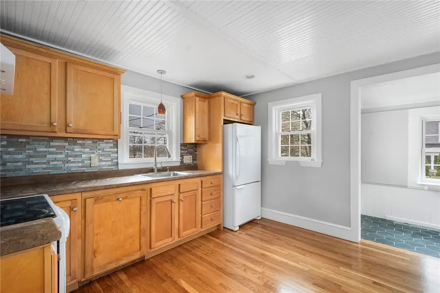 127 Prospect Street, East Greenwich, RI 02818 - Image #3