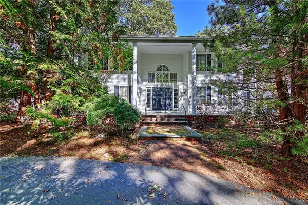 66 Dagnillo Drive, Warwick, RI 02818