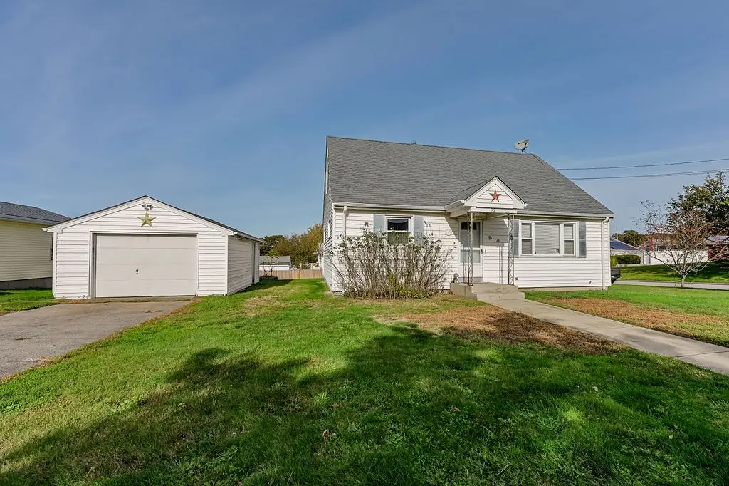 92 Bracket Avenue, Tiverton, RI 02878 - Image #1