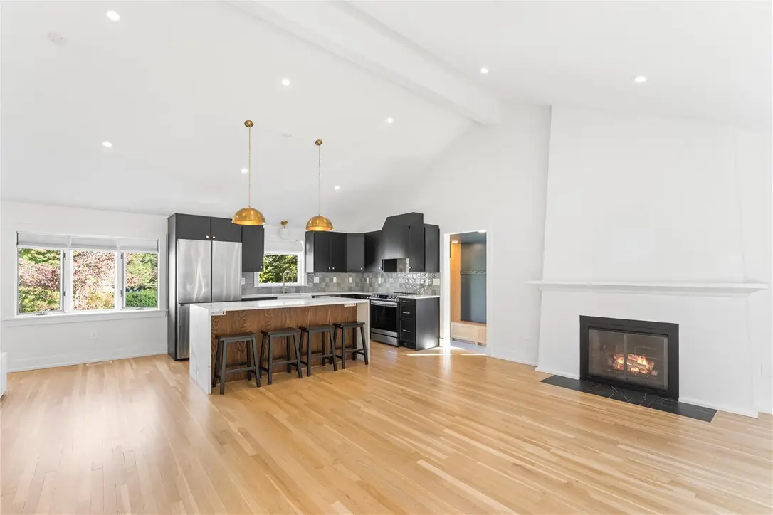 7 Carpenter Avenue, Barrington, RI 02806 - Image #1