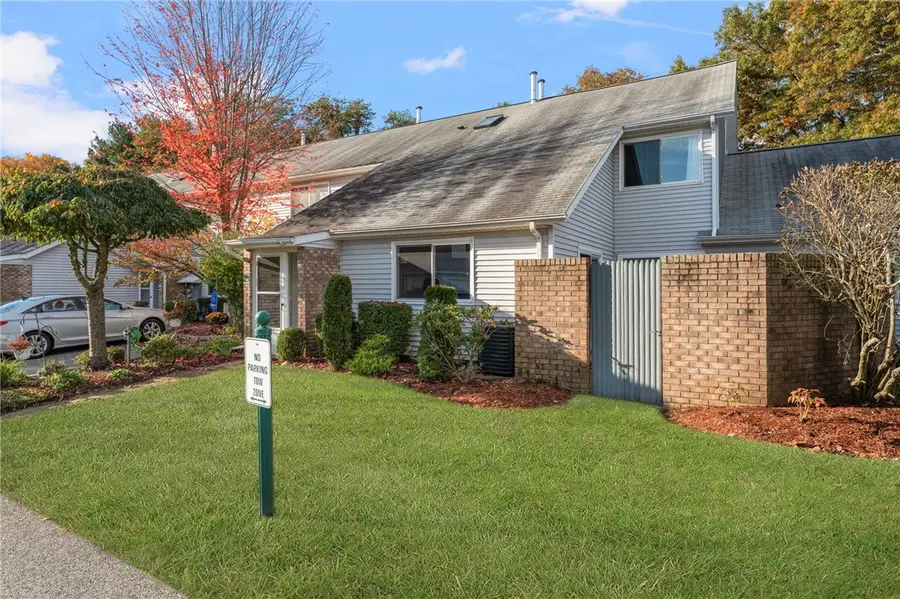 816 Williamsburg Circle, Warwick, RI 02886 - Image #2