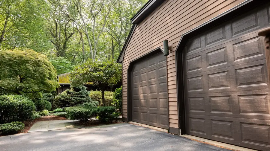 65 Huguenot Drive, East Greenwich, RI 02818 - Image #2