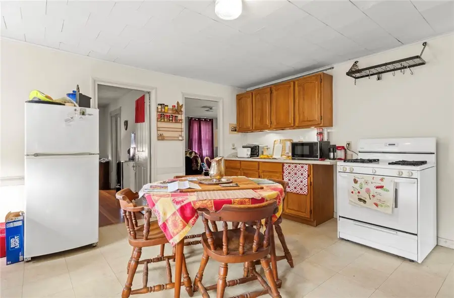 136 Duke Street, East Greenwich, RI 02818 - Image #2