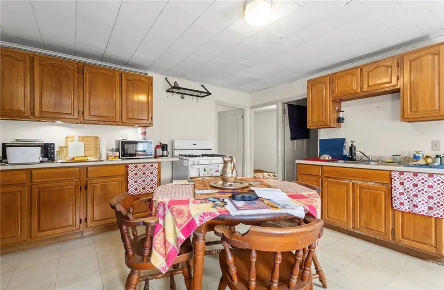 136 Duke Street, East Greenwich, RI 02818 - Image #3