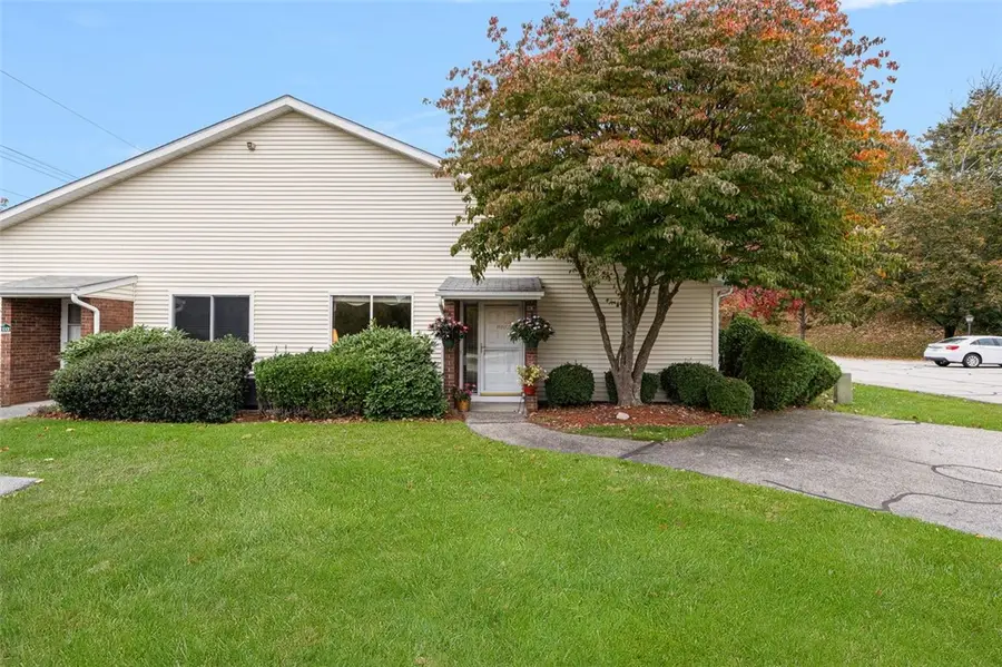 1002 Williamsburg Circle, Warwick, RI 02886 - Image #2