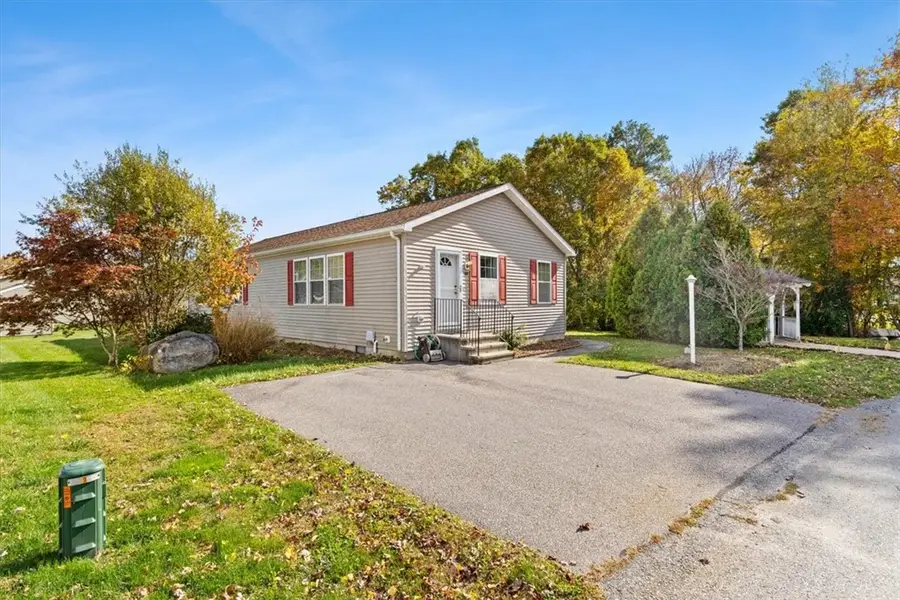 84 Lark Lane, Tiverton, RI 02878 - Image #3