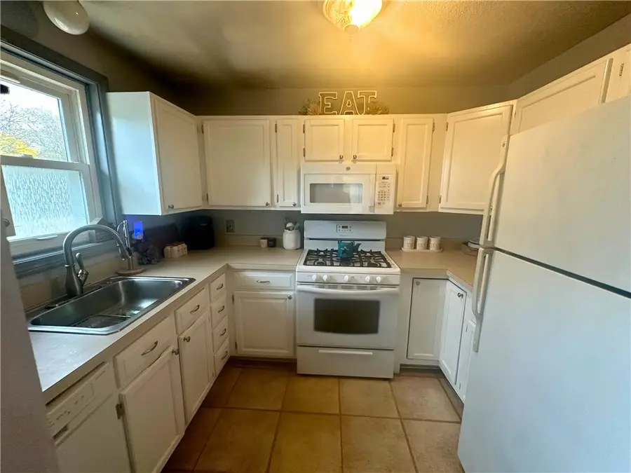 936 Greenville Avenue, Smithfield, RI 02828 - Image #3