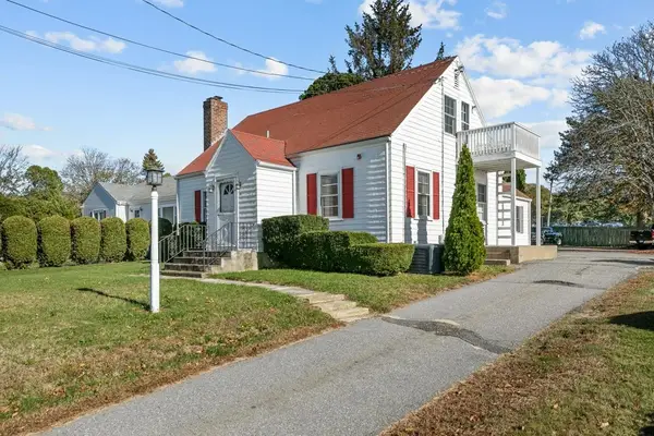 74 Valley Road, Middletown, RI 02842