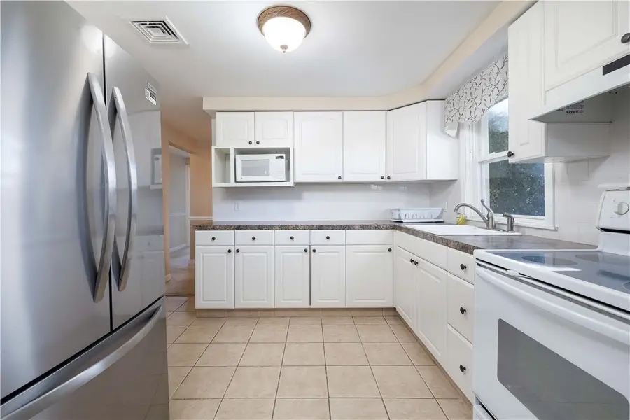 25 Honeysuckle Road, Warwick, RI 02888 - Image #3