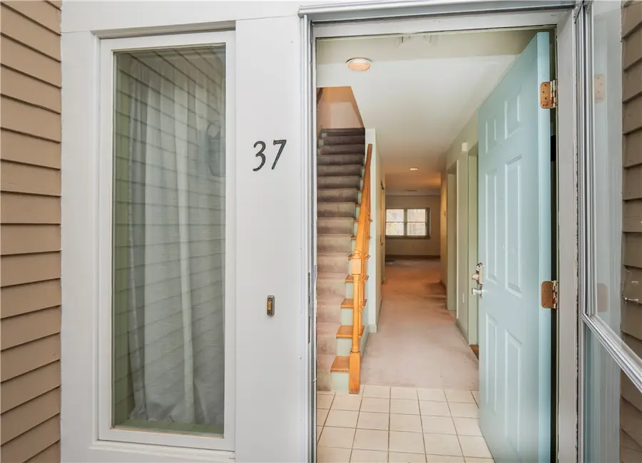 37 Lawton Brook Lane, Portsmouth, RI 02871 - Image #2