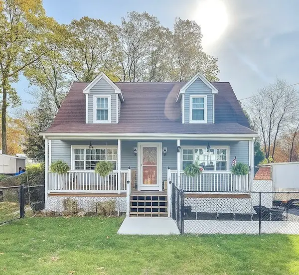 11 Woodside Avenue, Cumberland, RI 02864