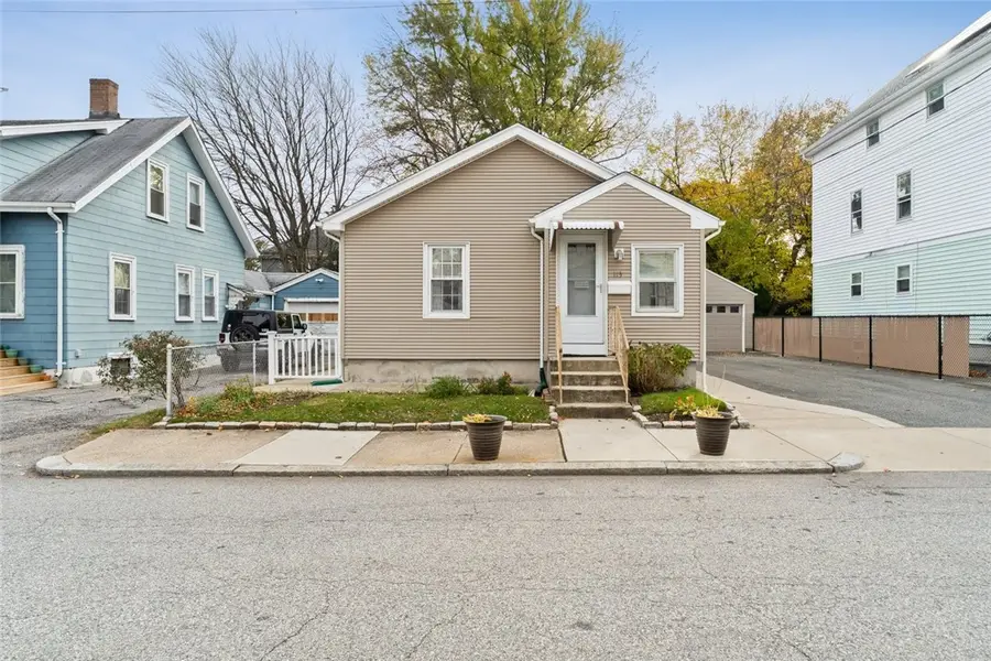113 Oakland Avenue, Pawtucket, RI 02861 - Image #2