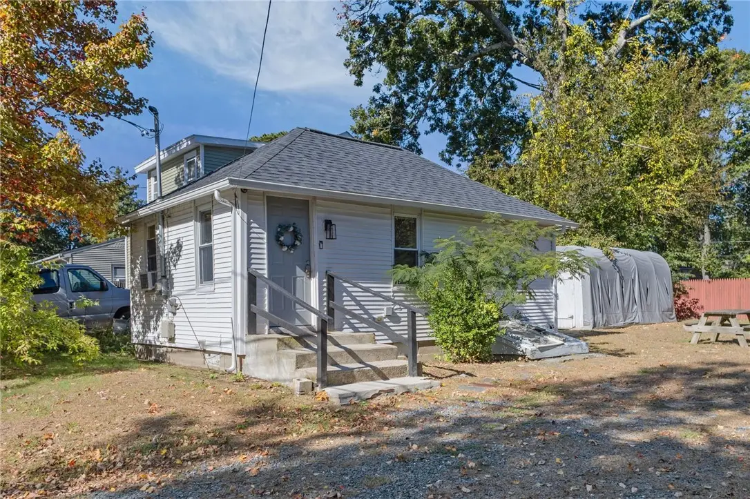 31 Oakhurst Avenue, Warwick, RI 02889 - Image #1