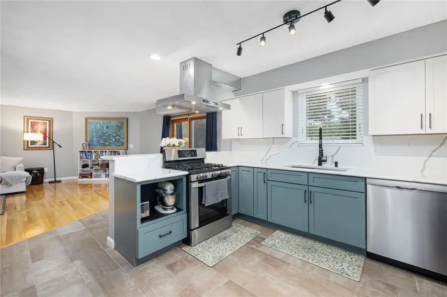 5 Cyr Court, West Warwick, RI 02893 - Image #2