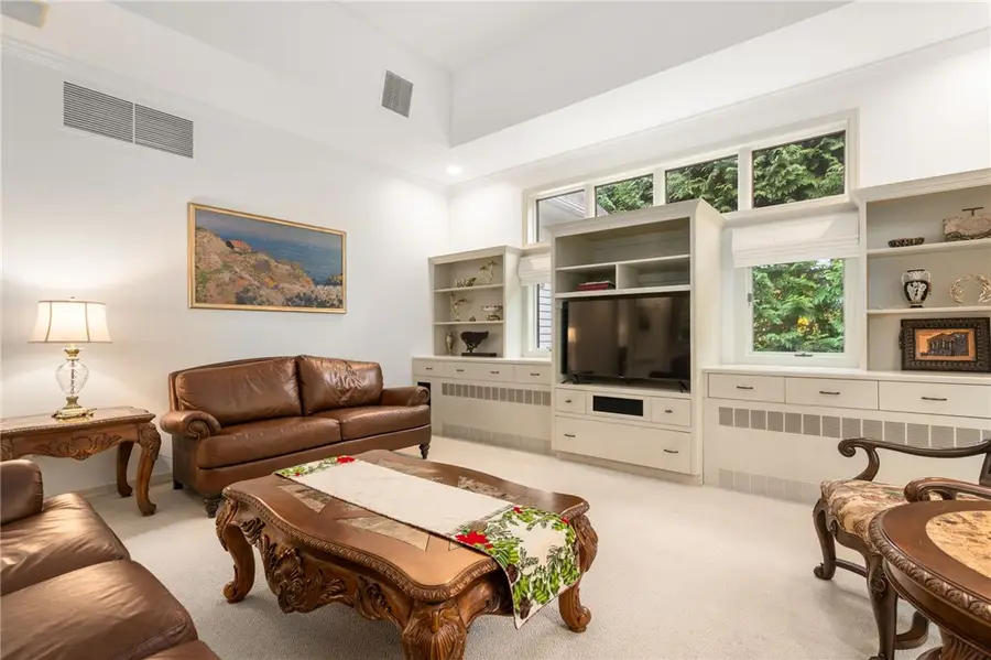 7 Oak Tree Lane, Cranston, RI 02920 - Image #3