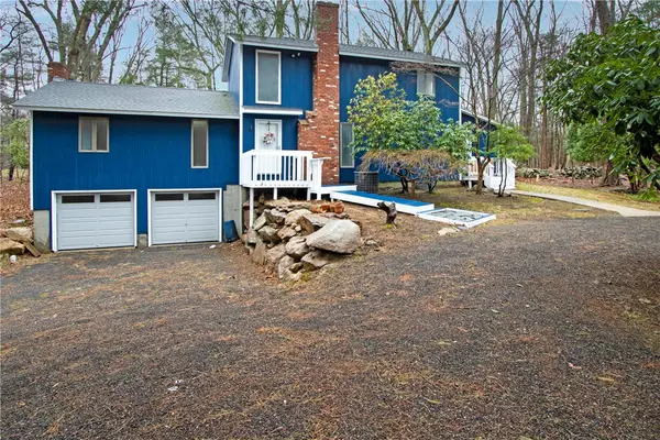 20 Holly Hill Court, East Greenwich, RI 02818