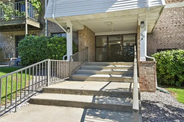 750 Quaker Lane #B101, Warwick, RI 02818