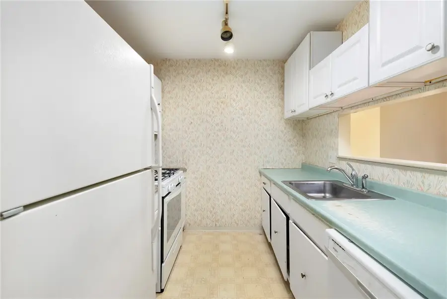 750 Quaker Lane #B101, Warwick, RI 02818 - Image #3