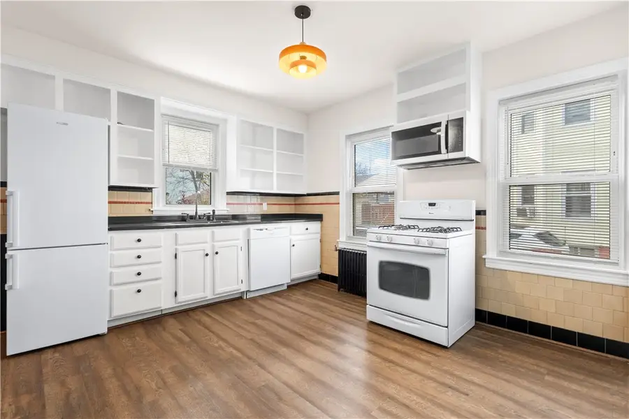 274 Montgomery Avenue, Cranston, RI 02905 - Image #2