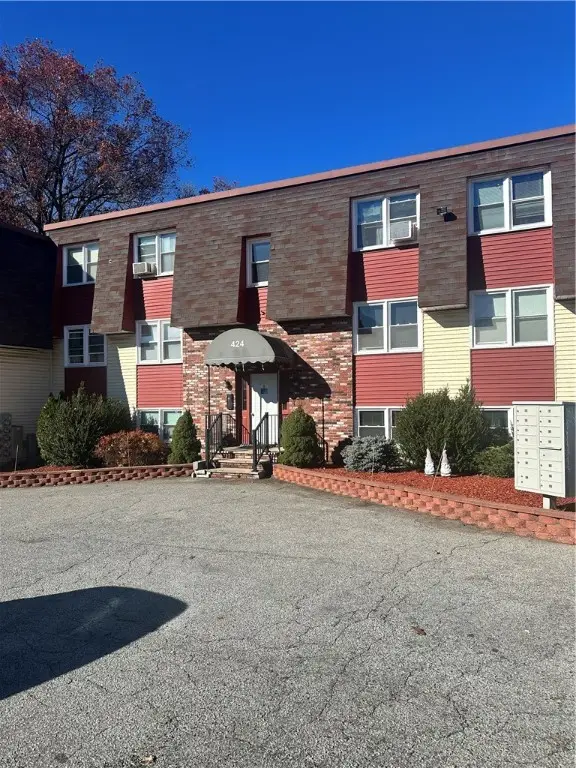 424 Smithfield Avenue #1, Pawtucket, RI 02860 - Image #2