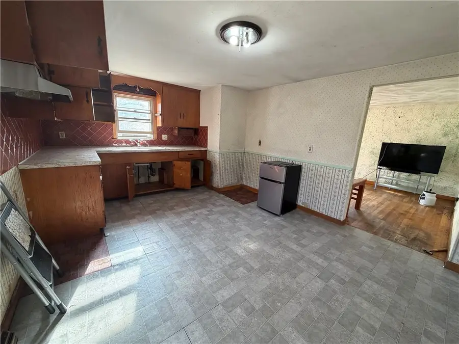 546 Robinson Street, Woonsocket, RI 02895 - Image #2