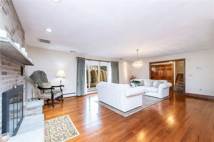 6 Christopher Drive, Johnston, RI 02919 - Image #3