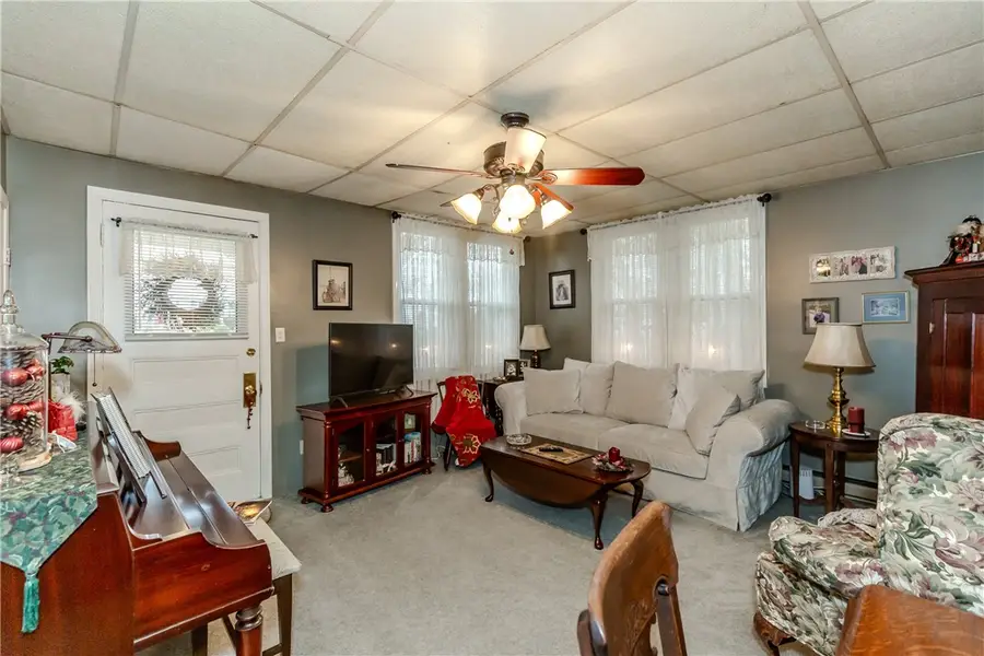 357 Warwick Neck Avenue, Warwick, RI 02889 - Image #2