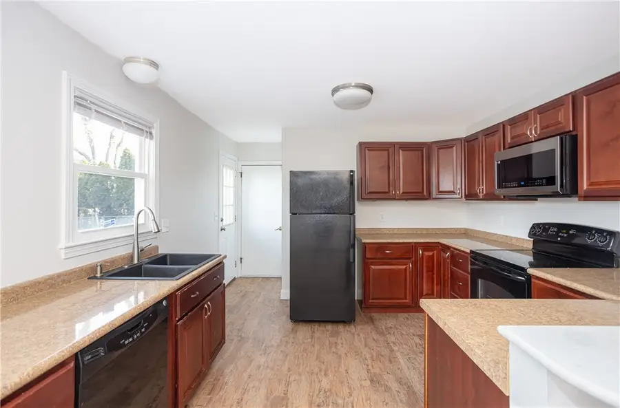 11 Granada Terrace, Middletown, RI 02842 - Image #3