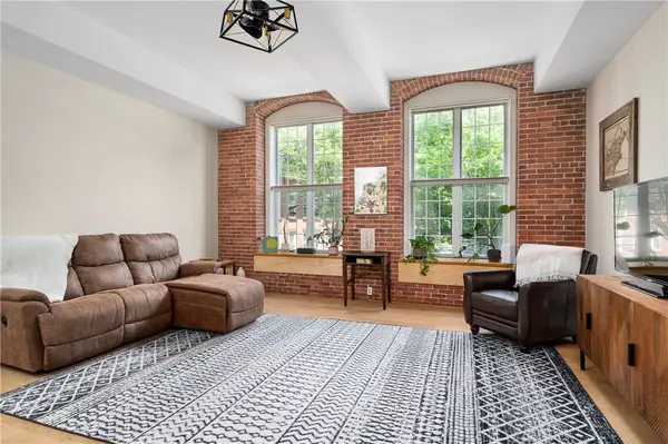 2 School Street #108, Lincoln, RI 02802