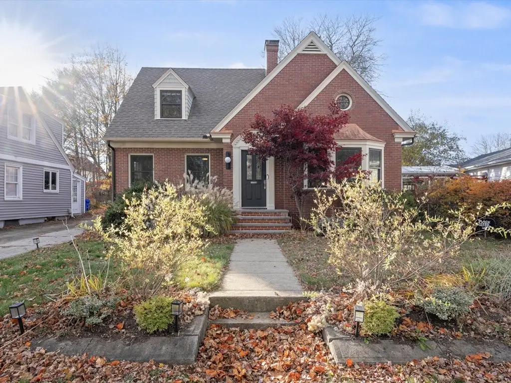 642 Pleasant Valley Parkway, Providence, RI 02908 - Image #1