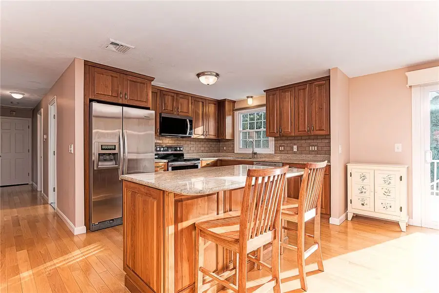 102 Moccasin Trail, Cranston, RI 02921 - Image #3