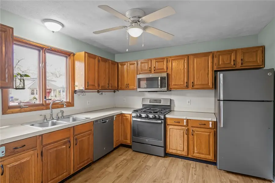 12 Vintner Avenue, Riverside, RI 02915 - Image #2