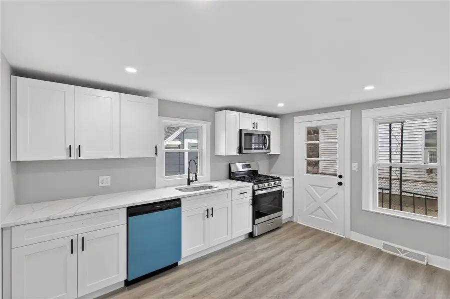 18 Huron Street, Warwick, RI 02889 - Image #2