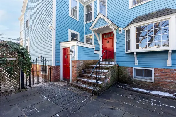 7 Cozzens Court, Newport, RI 02840