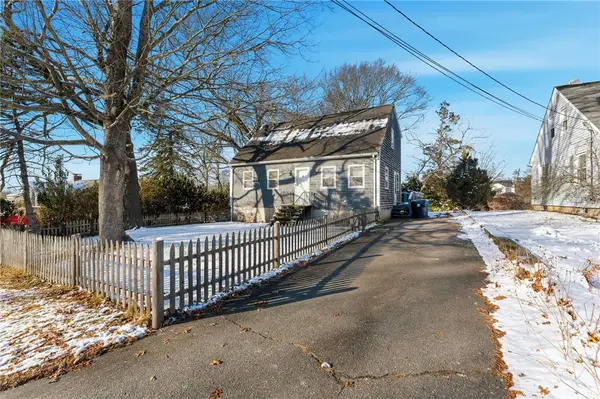 8 Harris Avenue, Warren, RI 02885