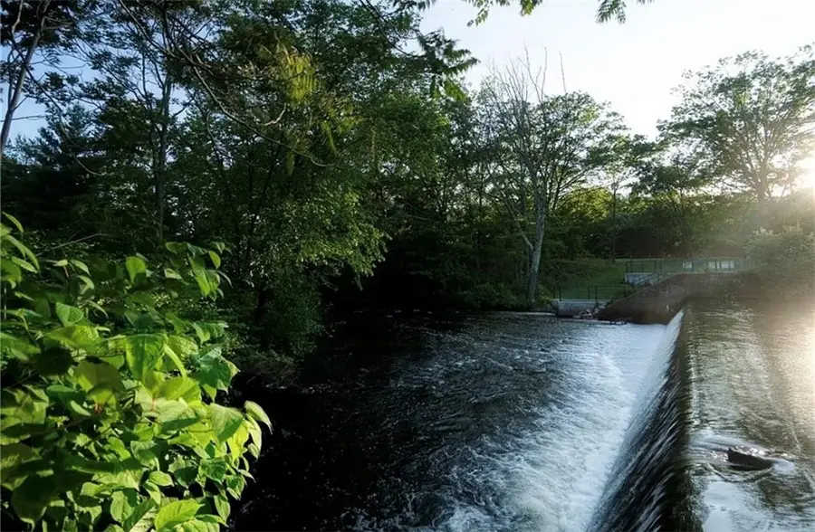 31 Devereux Avenue #101, Providence, RI 02909 - Image #2