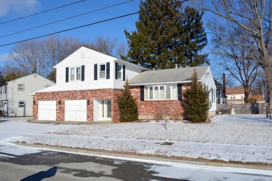 11 Hollow Ridge Road, Rumford, RI 02916 - Image #2