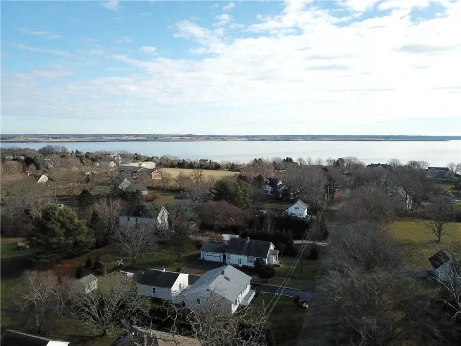 222 Peckham Avenue, Middletown, RI 02842 - Image #3