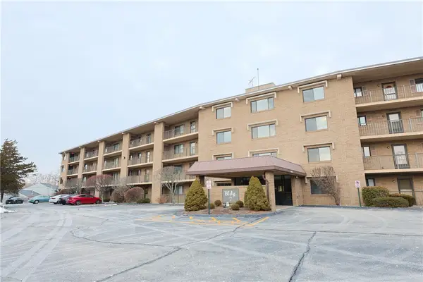 650 East Greenwich Avenue #7-207, West Warwick, RI 02893