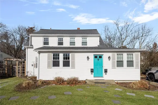 7 Bay Avenue, Barrington, RI 02806
